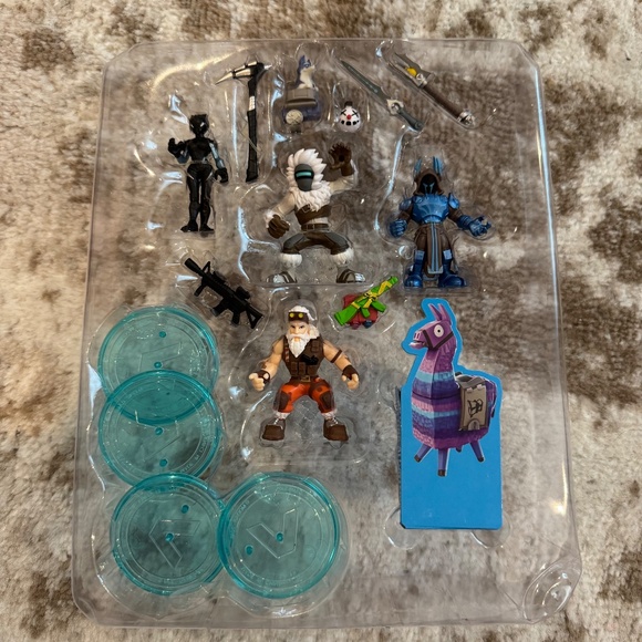 Fortnite BATTLE ROYALE  4 pack figures Ic King Zenith Lynx Sgt. Winter NEW - Picture 3 of 7